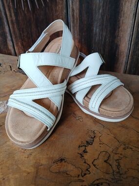 Clarks Women's Brynn Step Sandals, White Leather